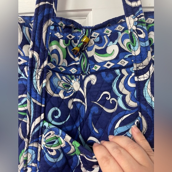 Excellent used condition large Vera Bradley tote with dark blue paisley print - Picture 2 of 8